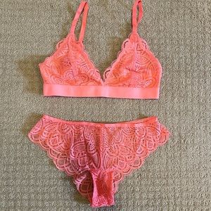 Old Navy brand bralette and cheeky panty. Size S